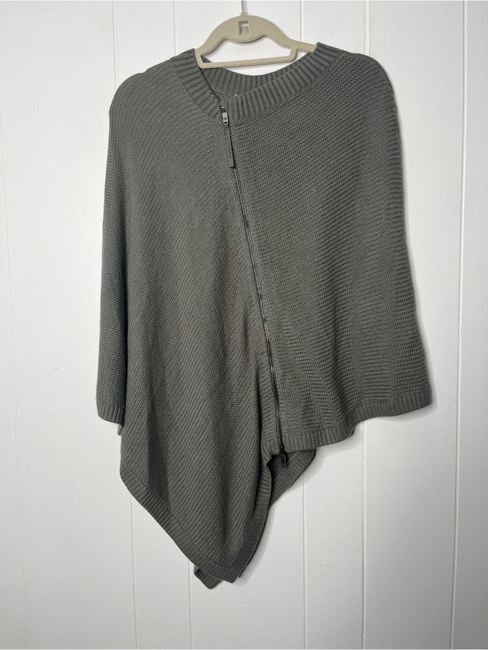 Lululemon On The Go Poncho Modal/Silk Gray Asymmetric Zip-Front Knit Poncho O/S